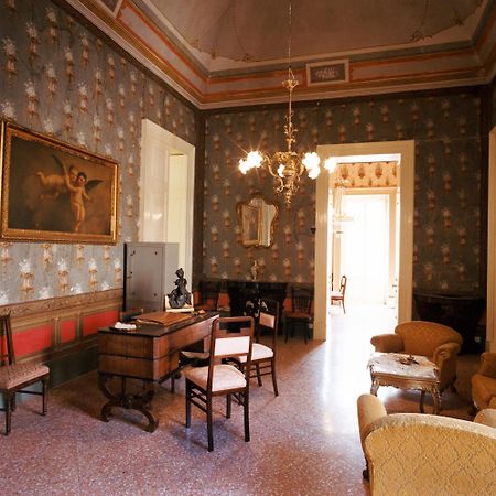 Palazzo Leuzzi B&B ガラトーネ エクステリア 写真