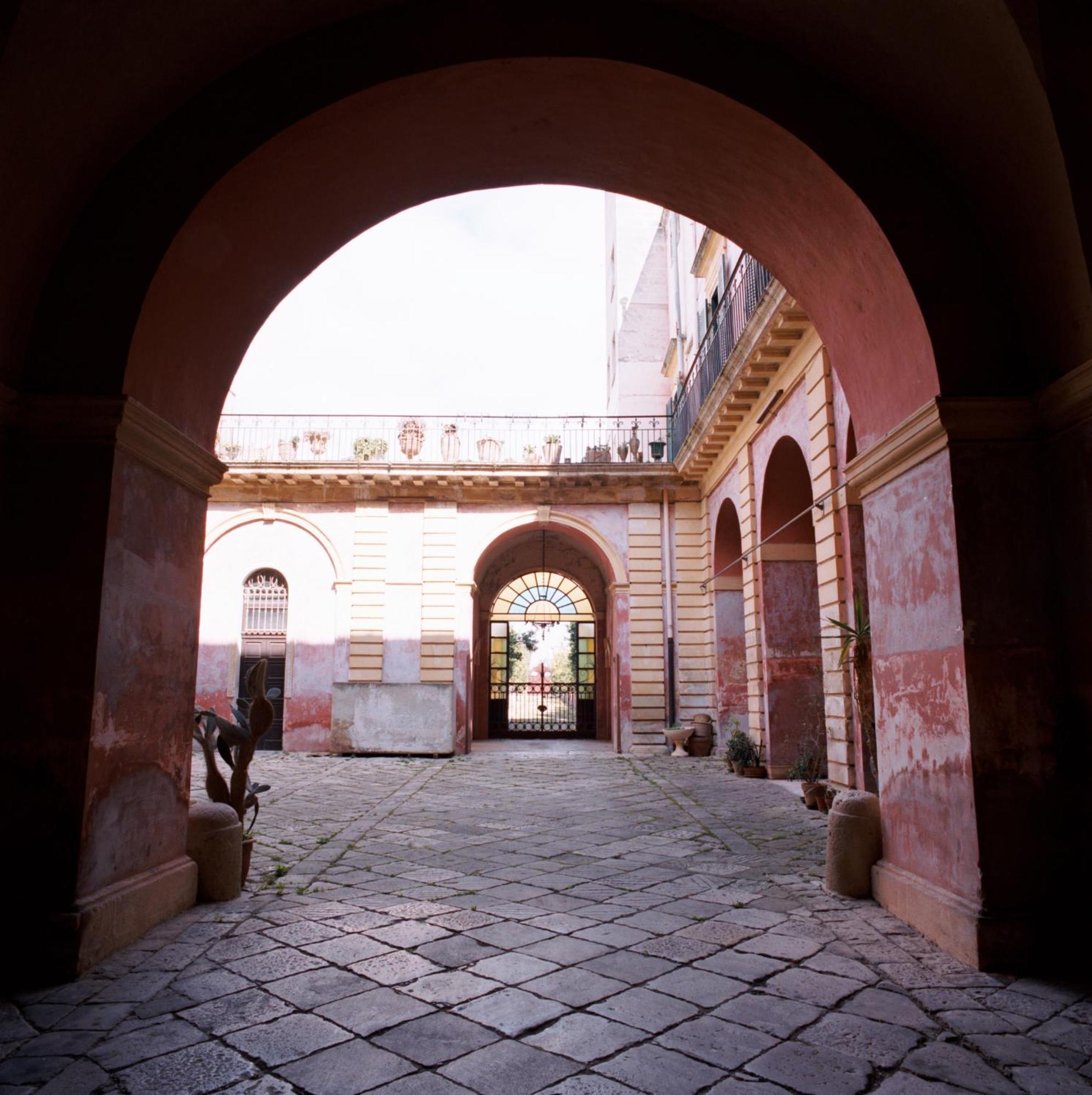 Palazzo Leuzzi B&B ガラトーネ エクステリア 写真